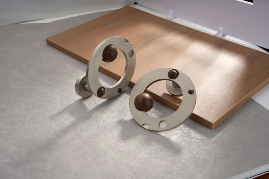 Poignée de luxe au design planétaire